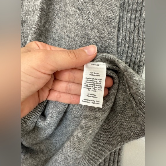 Wool V-Neck Sweater Heather Gray Size M - Picture 4 of 8